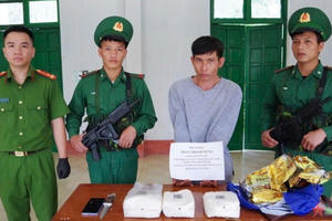 Kon Tum: Bắt giữ đối tượng vận chuyển 3kg ma tuý từ Lào về Việt Nam