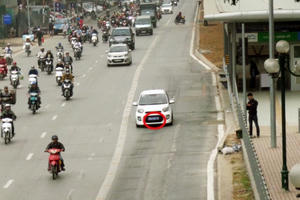 Xe biển xanh, biển đỏ “lạc” vào làn xe buýt nhanh