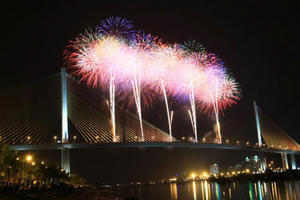 Quảng Ninh tổ chức trình diễn pháo hoa hằng tuần tại Hạ Long từ ngày 4/7