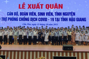 100 cán bộ, sinh viên Đại học Y Dược Cần Thơ hỗ trợ Hậu Giang tiêm vắc xin Covid-19