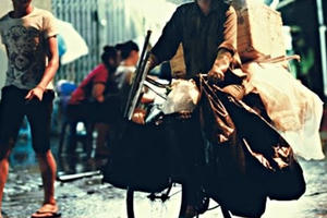 Đắng cay phận “ve chai, đồng nát”