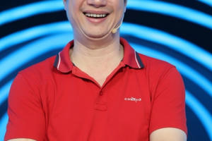 Ký ức vui vẻ: BLV Quang Huy tiết lộ tháng lương bình luận bóng đá đầu tiên