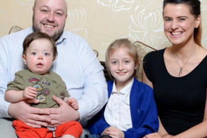 Ngừng tim 25 lần một ngày, bé trai sống sót kỳ diệu