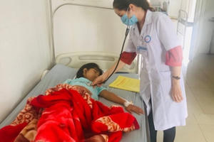 Đắk Nông: Hàng chục học sinh nhập viện sau bữa cơm tối ở trại hè