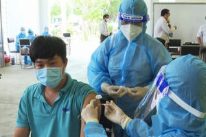 Trà Vinh triển khai tiêm vắc xin cho hơn 26.000 công nhân lao động
