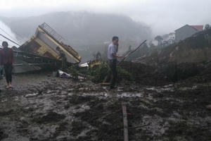 Lào Cai: Sạt lở đất khiến ngôi nhà 3 tầng bị đổ sập