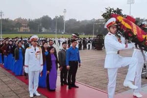 Nghệ An (Nam Đàn): Học sinh Trường THCS Kim Liên tham quan học tập trải nghiệm tại Lăng Bác và Bảo tàng Hồ Chí Minh