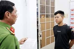 Bắt đối tượng cho vay lãi nặng với thủ đoạn chụp ảnh khoả thân và viết giấy nhận nợ