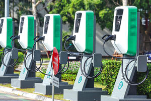 Thiếu tiêu chuẩn trạm sạc, hãng xe Việt trầy trật xây hạ tầng