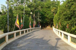 Điều ít biết về câu chuyện thần thoại thần rắn trắng tại Đền thờ Đức Thánh Đầm Điều ít biết về câu chuyện thần thoại thần rắn trắng tại Đền thờ Đức Thánh Đầm