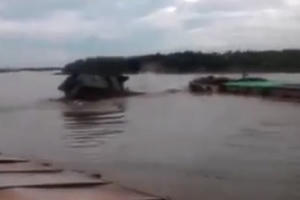 Clip "lạnh người" về vụ hai tàu đâm nhau khiến 4 người chết tại Thái Bình