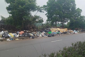 Chậm dự án xử lý rác, người dân thị trấn Hương Khê kêu trời vì ô nhiễm Chậm dự án xử lý rác, người dân thị trấn Hương Khê kêu trời vì ô nhiễm