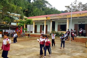 Nỗi nhọc nhằn của giáo viên khi vận động học sinh ra lớp sau Tết