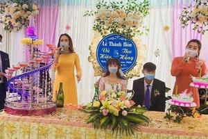 [Clip]: Cộng đồng mạng thích thú trước "Đám cưới thời Corona"