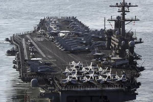 Mỹ triển khai tàu và máy bay ném bom tàng hình tới Hàn Quốc Mỹ triển khai tàu và máy bay ném bom tàng hình tới Hàn Quốc