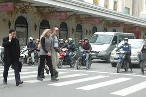 14 ngày xử lý được 423 trường hợp người đi bộ vi phạm giao thông