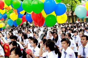 Biến tướng đồng phục từ sau những cái bắt tay ngầm giữa doanh nghiệp và nhà trường