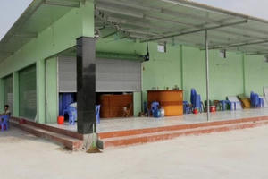 Slide Địa ốc: Giới đầu tư địa ốc vùng ven TP.HCM "hốt bạc" nhờ xây ki - ốt cho thuê