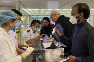 Dịch COVID-19: Những 'chốt chặn' 24/7 ở sân bay Tân Sơn Nhất