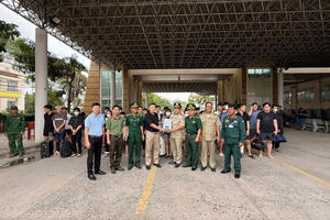Bộ đội Biên phòng tiếp nhận 31 người Việt từ Campuchia