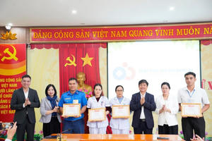 Tuyên dương 8 nhân viên y tế dũng cảm cứu người ở Bệnh viện Sản Nhi Nghệ An