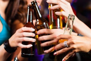 Không được phép uống rượu, bia tại 9 địa điểm sau