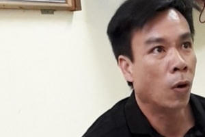 Nghịch tử cầm dao chém 3 nhát vào đầu khiến bố đẻ đổ gục