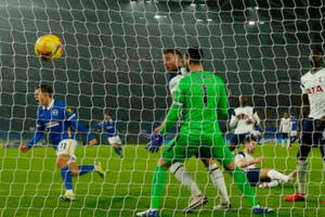 Gục ngã trước Brighton, Tottenham bỏ lỡ cơ hội áp sát top 4 Premier League