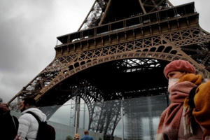 Pháp có thêm gần 1.000 ca mắc Covid-19 trong 24 giờ qua