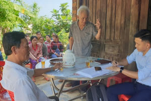 Đồng Nai: Hàng chục hộ dân mỏi mòn chờ điện dưới đường dây trung thế