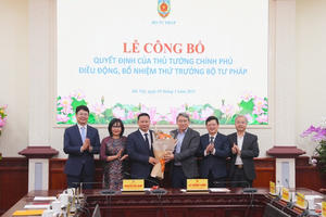 Ông Nguyễn Thanh Ngọc nhận Quyết định bổ nhiệm giữ chức Thứ trưởng Bộ Tư pháp