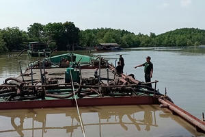 TP HCM: "Cát tặc" lộng hành