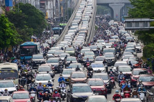 Hà Nội tăng cường lực lượng chốt trực tại hơn 100 vị trí nguy cơ ùn tắc