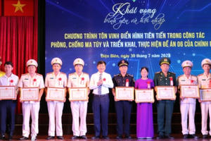 Điện Biên: Tôn vinh điển hình tiên tiến trong phòng chống ma túy và thực hiện Đề án 06