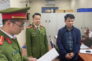 Trạm trưởng kiểm lâm cùng 2 Phó Chủ tịch xã ở Phú Thọ bị bắt vì lập khống hồ sơ gỗ