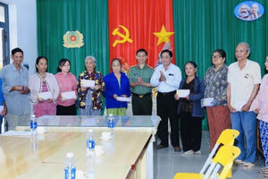 Phó Giám đốc Công an Đồng Nai chúc tết hộ gia đình chính sách Phó Giám đốc Công an Đồng Nai chúc tết hộ gia đình chính sách