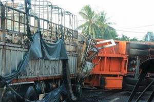 Khánh Hòa: Lao thẳng xe máy vào xe đầu kéo container lúc nửa đêm, người đàn ông tử vong