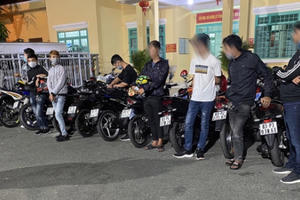 An Giang:  "Nẹt bô" náo loạn đường phố, 11 đối tượng cùng phương tiện bị tạm giữ