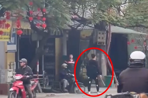 Công an vào cuộc vụ việc một đối tượng cầm dao chém người trên phố ở Thanh Hóa