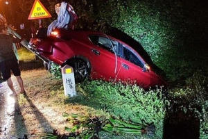 Hà Tĩnh: Ô tô lao xuống hồ lúc 2h sáng, nhiều người thương vong