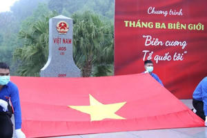 Lễ chào cờ thiêng liêng nơi phên dậu Tổ quốc