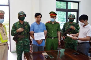 Bắt đối tượng vận chuyển 2 bánh heroin tại Hà Tĩnh