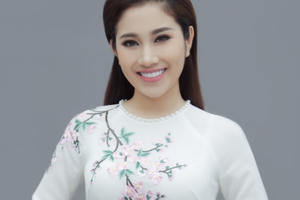 Ngọc nữ Bolero Tố My khoe đường cong quyến rũ trong những tà áo dài nền nã