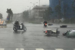 Các bệnh viện chuẩn bị sẵn 2 đội cấp cứu lưu động ứng phó với bão số 10