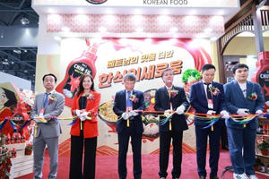 Chin-su gây ấn tượng mạnh mẽ với Bộ gia vị và Phở tại sự kiện ẩm thực quốc tế Seoul Food 2023