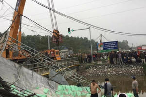 Hà Nam: Va chạm giữa 2 xe tải ở “ngã 5 tử thần”, 1 người tử vong