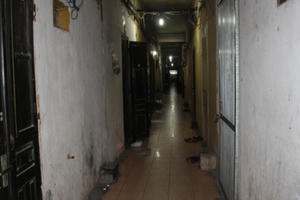 Hà Nội: Người dân khốn khổ vì thiếu nhà vệ sinh tại các khu tập thể cũ