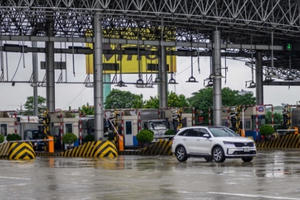 Người dân tự do vào Hà Nội tại các chốt cửa ngõ