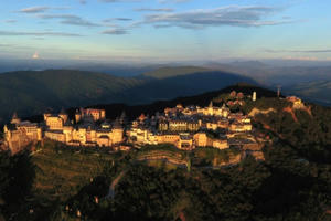 Kỷ niệm 10 năm chính thức vận hành tuyến cáp treo đầu tiên của Sun World Ba Na Hills Kỷ niệm 10 năm chính thức vận hành tuyến cáp treo đầu tiên của Sun World Ba Na Hills