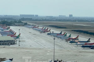 Cục Hàng không ‘tuýt còi' việc mở bán vé máy bay sau ngày 15/4